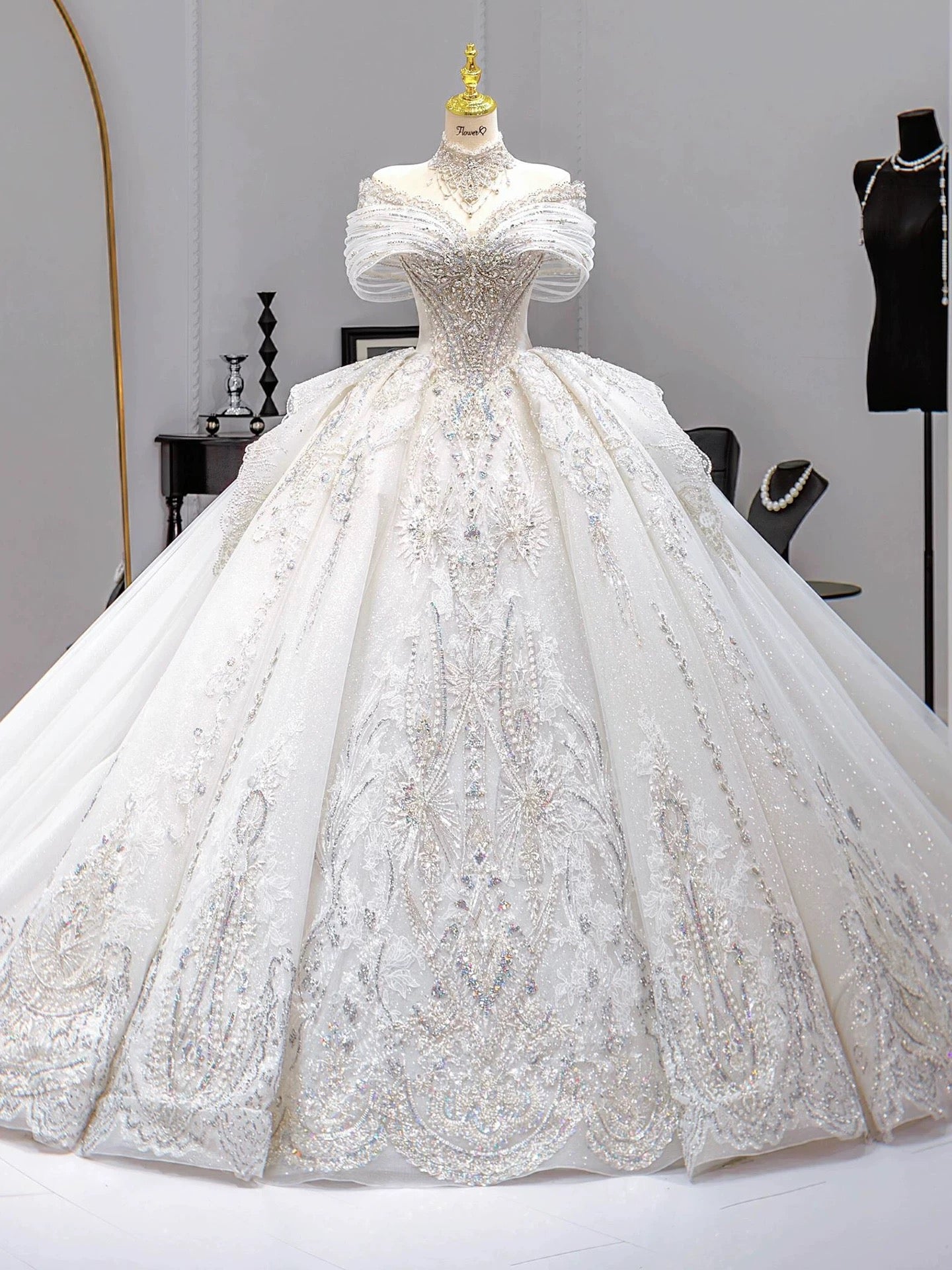 Modest Ball Gown Off The Shoulder Short Sleeves Fitted Tulle Corset Wedding Dress Long Bridal Gown Wedding Dresses DH2909