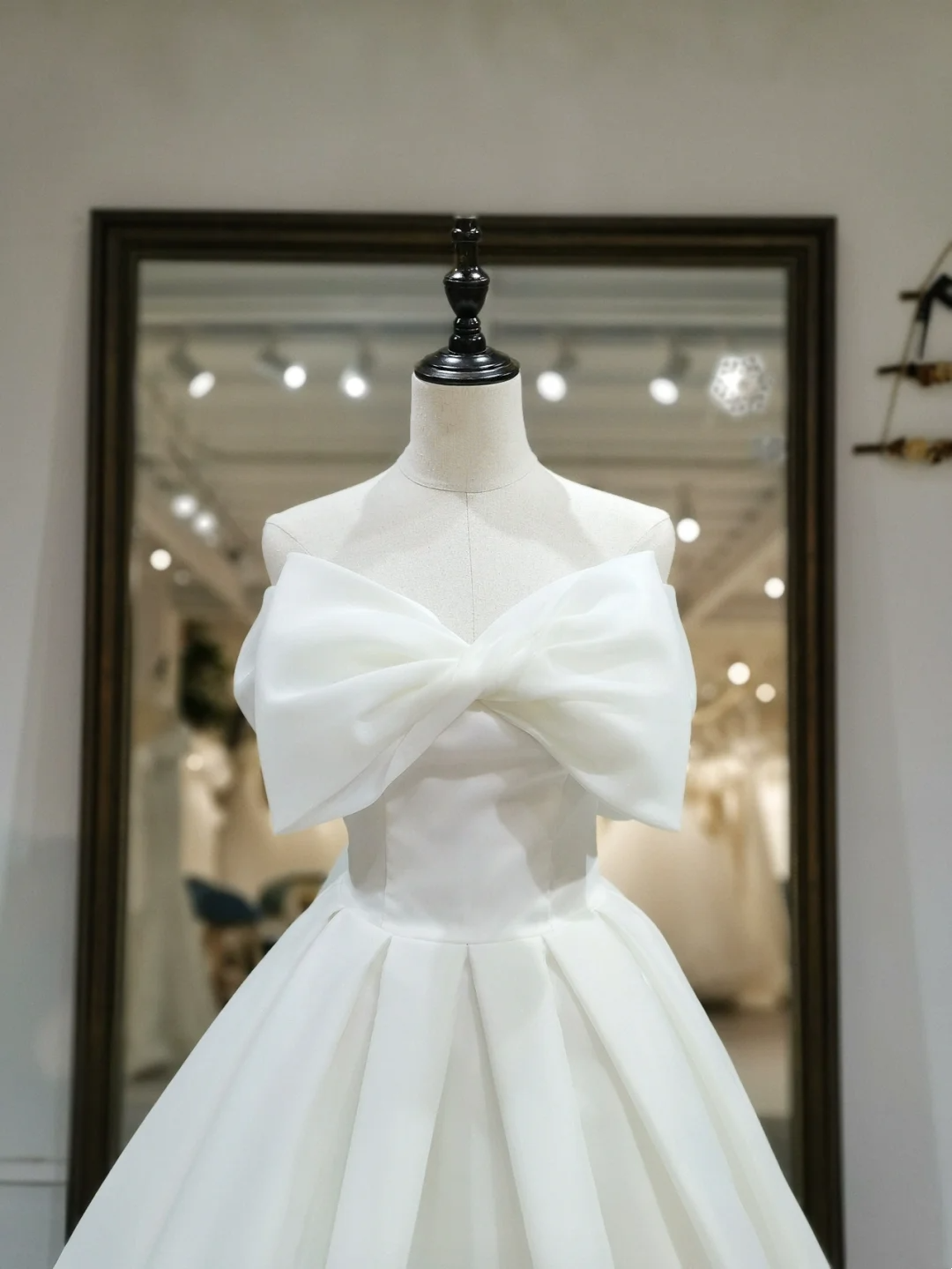 Modest Ball Gown Off The Shoulder Satin Short Sleeves White Wedding Dress Styles Long Bridal Gown Wedding Gowns RB1064