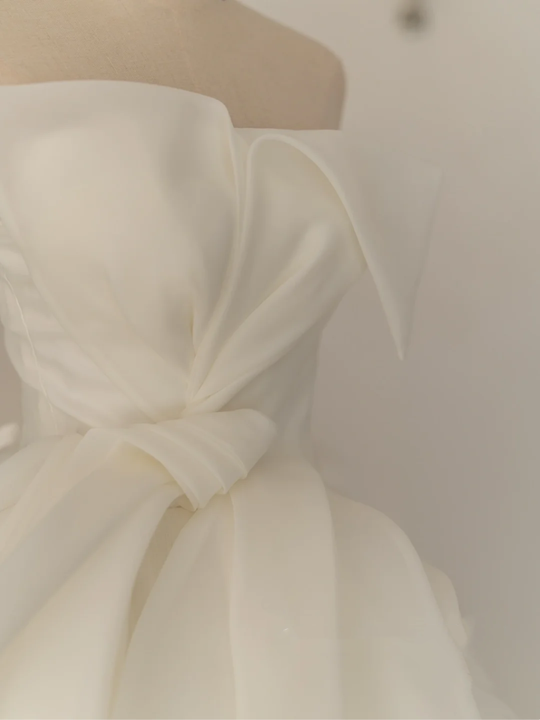 Elegant Modest Ball Gown Strapless Sleeveless White Wedding Dress Styles Long Bridal Gown Wedding Gowns RB1065