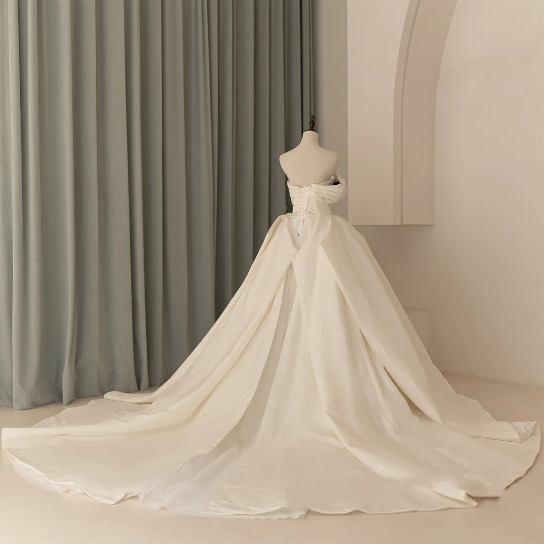 Dreamy Ball Gown Strapless White Fitted Satin Ruffles Corset Plus Size Wedding Dress Bridal Gowns Wedding Dresses With Train RB1073