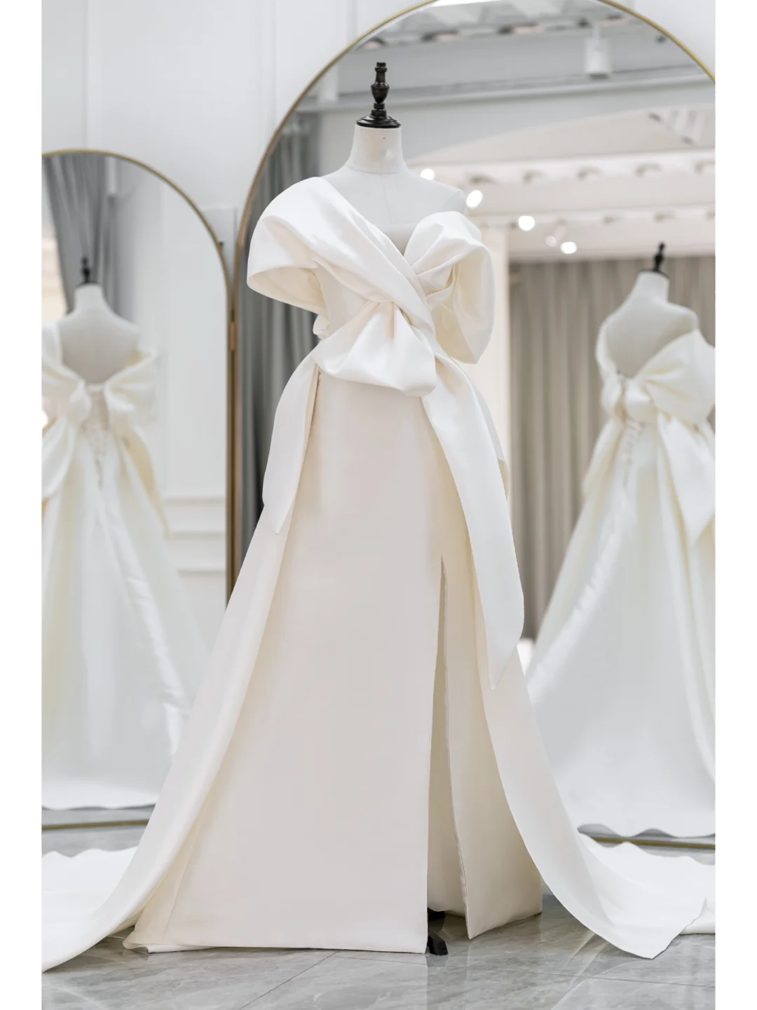 Elegant Mermaid Trumpet Off The Shoulder Short Sleeves Satin Solid White Fitted Wedding Dress Styles Long Bridal Gown Wedding Gowns RB1091