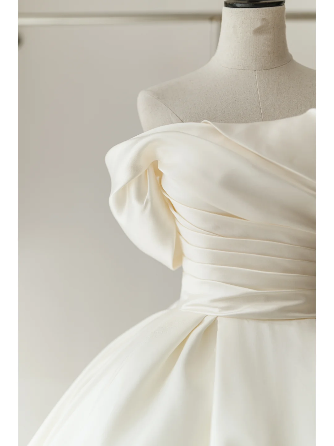 Modest Ball Gown Off The Shoulder Fitted White Satin Corset Wedding Dress Styles Long Bridal Gown Wedding Gowns RB1101