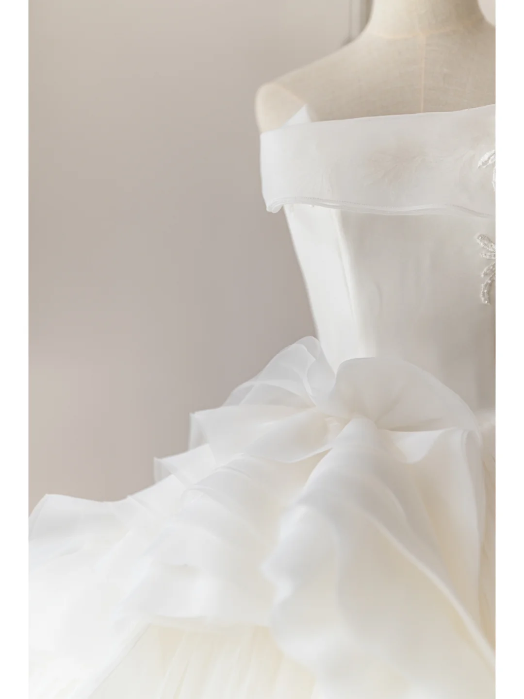 Elegant Modest Ball Gown Strapless Fitted White Lace Corset Wedding Dress Styles Long Bridal Gowns Wedding Dresses RB1103