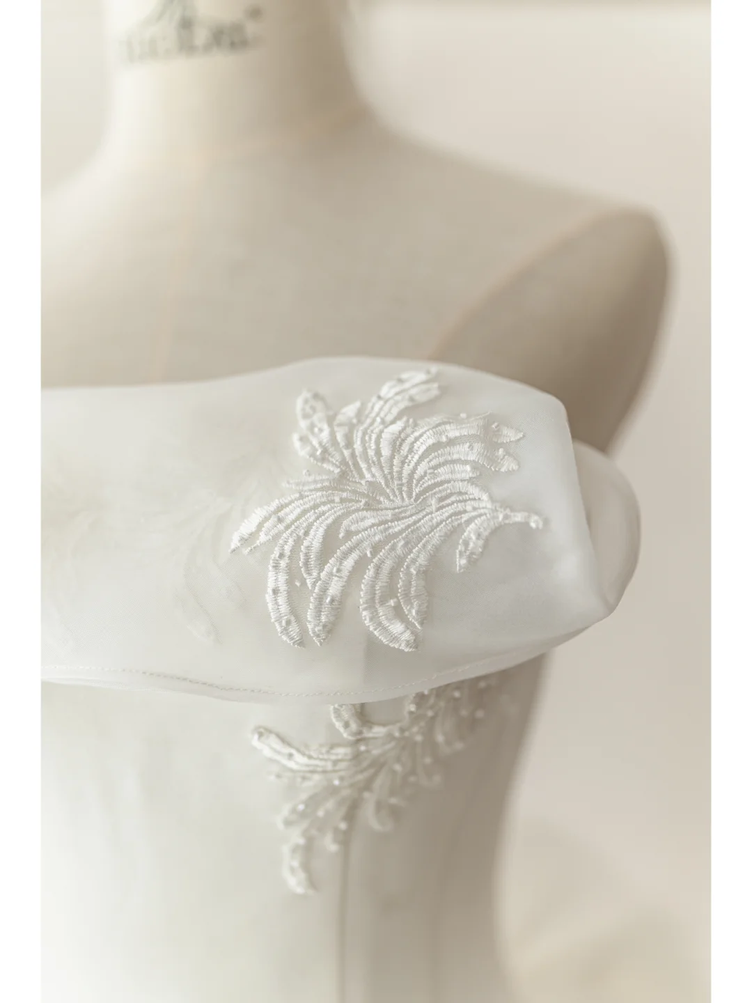 Elegant Modest Ball Gown Strapless Fitted White Lace Corset Wedding Dress Styles Long Bridal Gowns Wedding Dresses RB1103