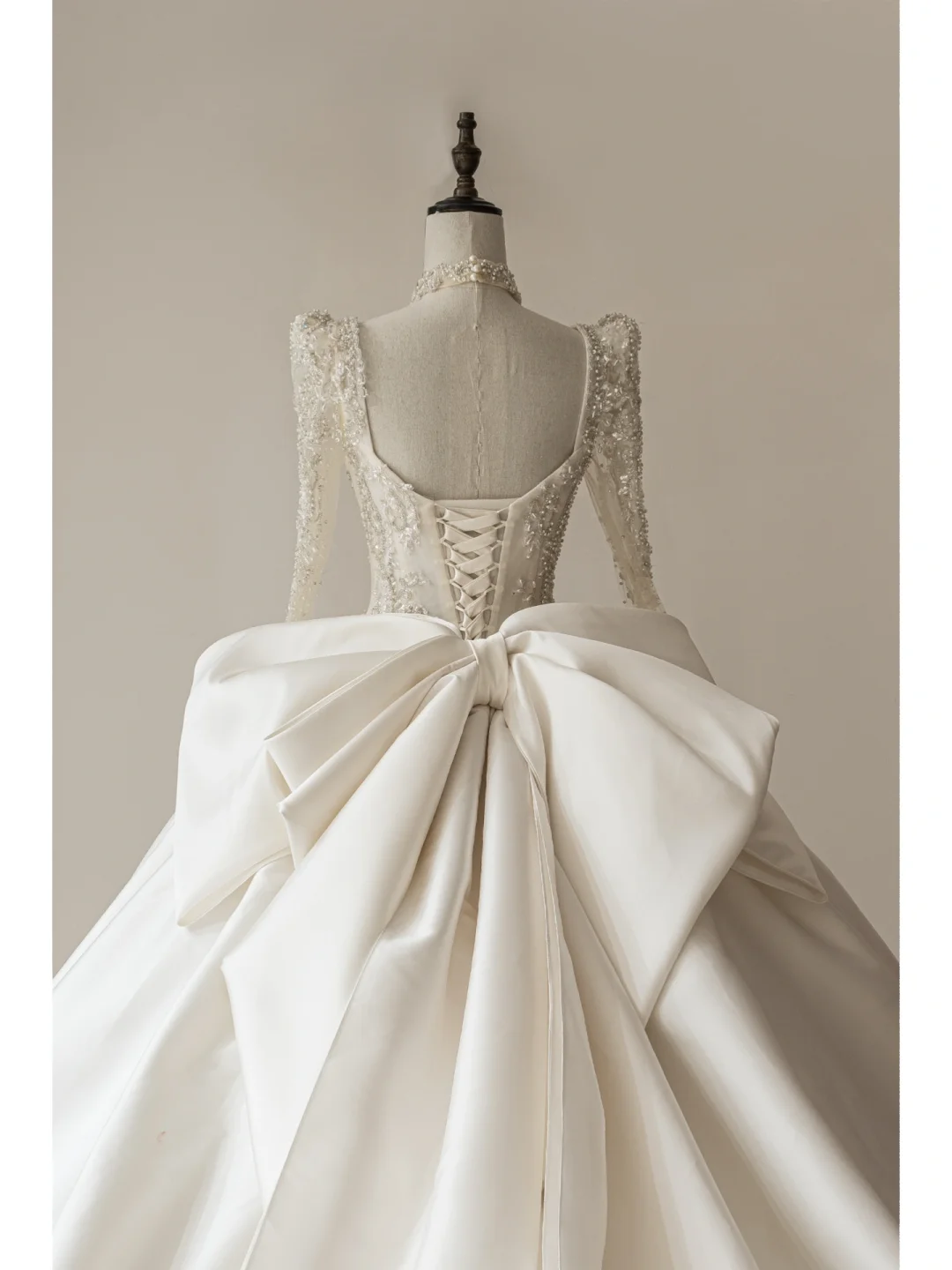 Modest Ball Gown Square Neck Long Sleeves Fitted Satin Corset Wedding Dress Beaded Long Bridal Gown Wedding Gowns RB1110