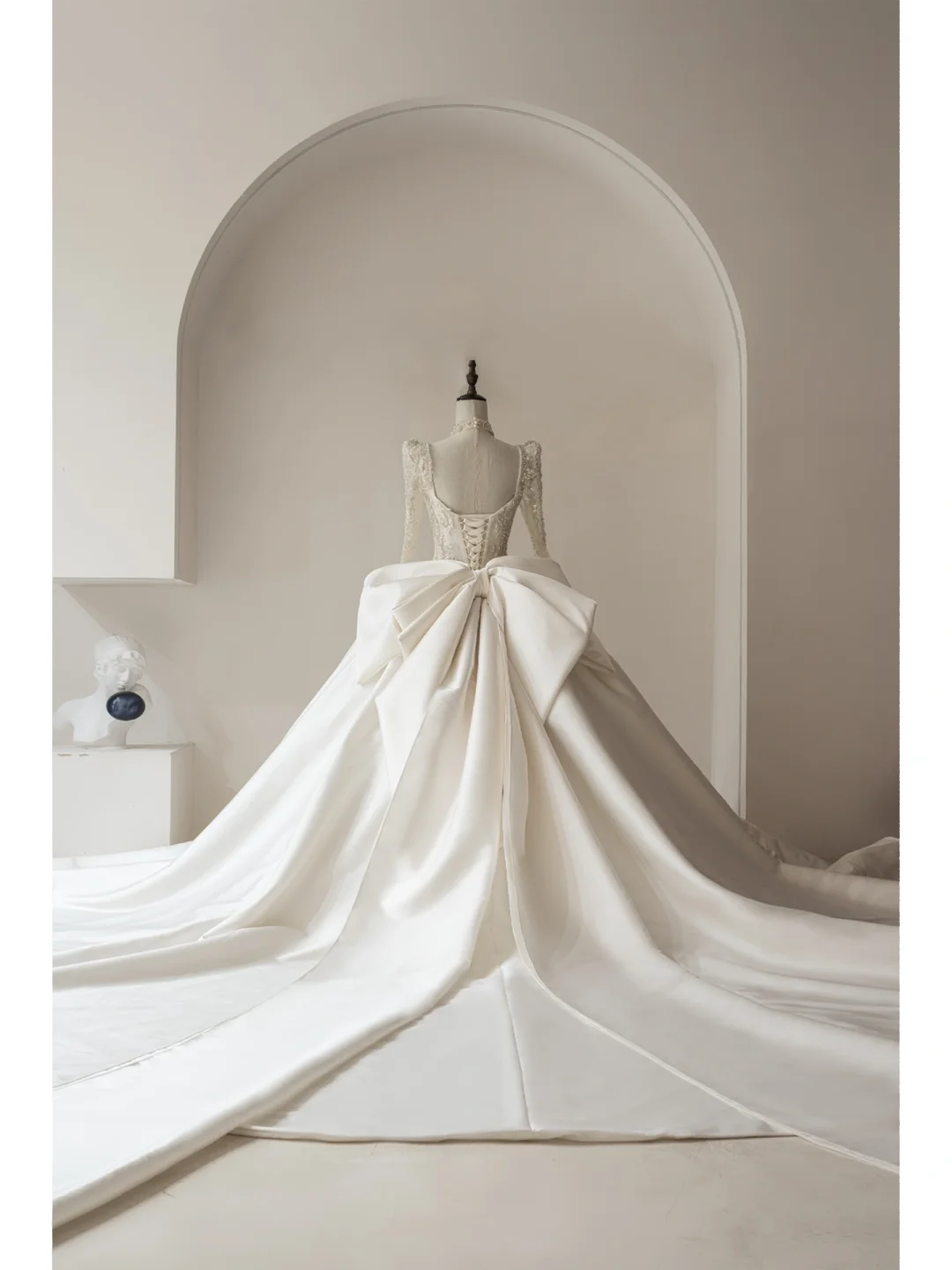 Modest Ball Gown Square Neck Long Sleeves Fitted Satin Corset Wedding Dress Beaded Long Bridal Gown Wedding Gowns RB1110