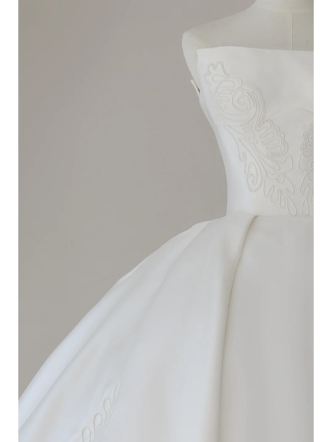 Elegant Modest Ball Gown Strapless Fitted White Appliques Corset Wedding Dress Styles Long Bridal Gowns Wedding Dresses RB1113