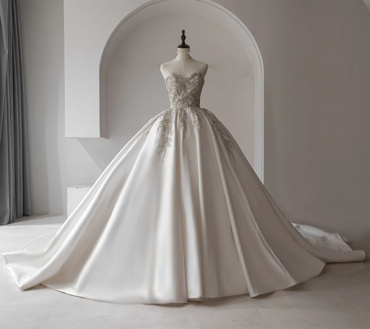 Elegant Modest Ball Gown Strapless Fitted Silver Beaded Appliques Corset Wedding Dress Long Bridal Gowns Wedding Dresses RB1115