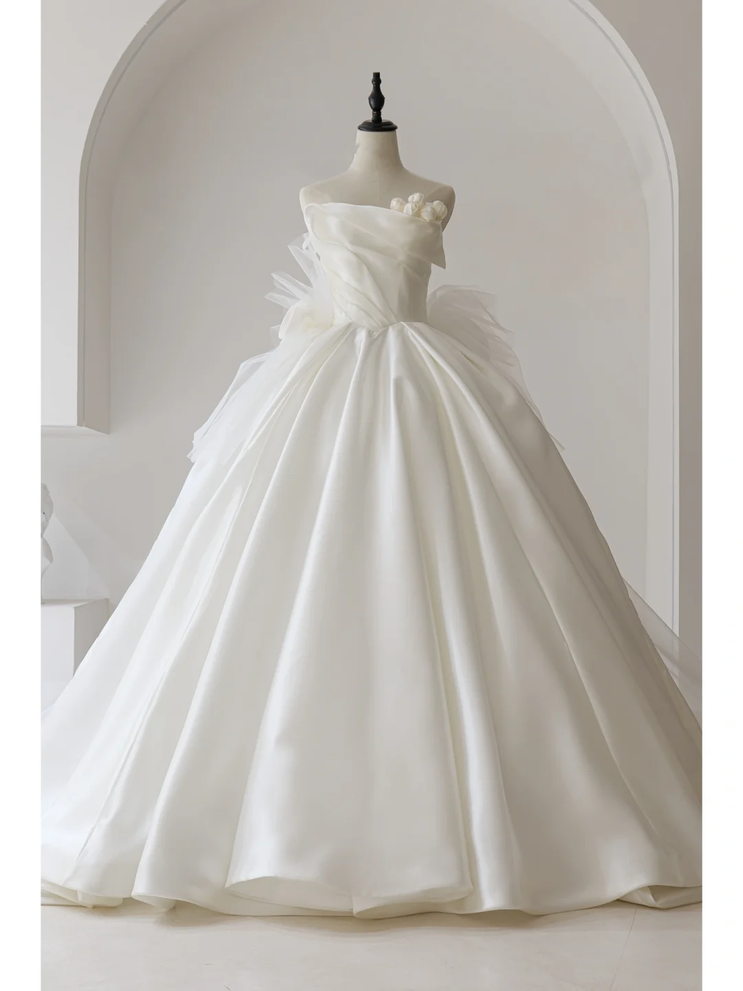 Timeless Modest Ball Gown Strapless Fitted Corset Solid White Wedding Dress Long Bridal Gowns Wedding Dresses RB1117