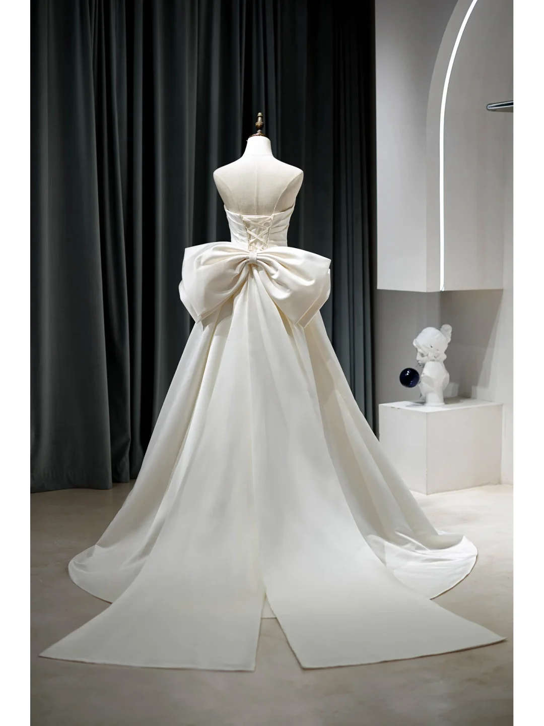 Elegant Modest Mermaid Sweetheart Satin Pleated Off White Wedding Dress Long Bridal Gown Wedding Gowns RB1118