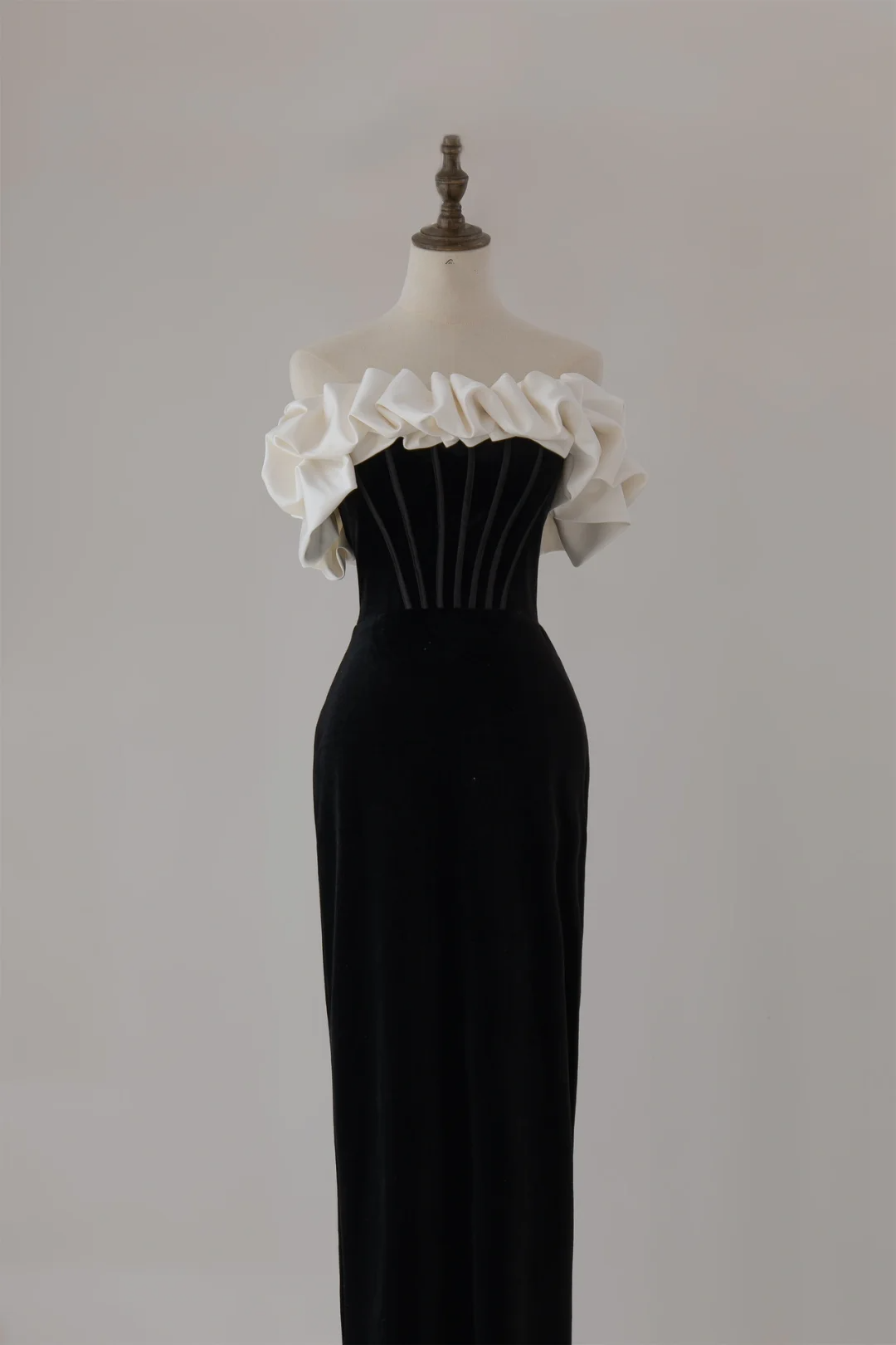 Unique Sheath Off The Shoulder Black Velvet Long Prom Dresses Inspiration Party Dress 18th Birthday Outfit Graduation Dress RB1126