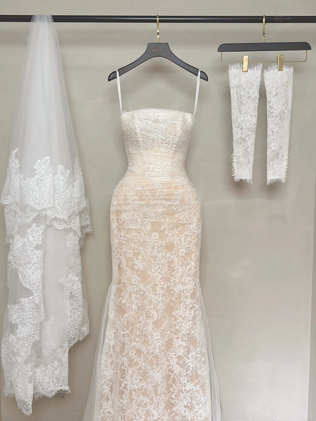Modest Mermaid Strapless White Lace Fitted Corset Wedding Dress Long Bridal Gown Wedding Gowns RB1193