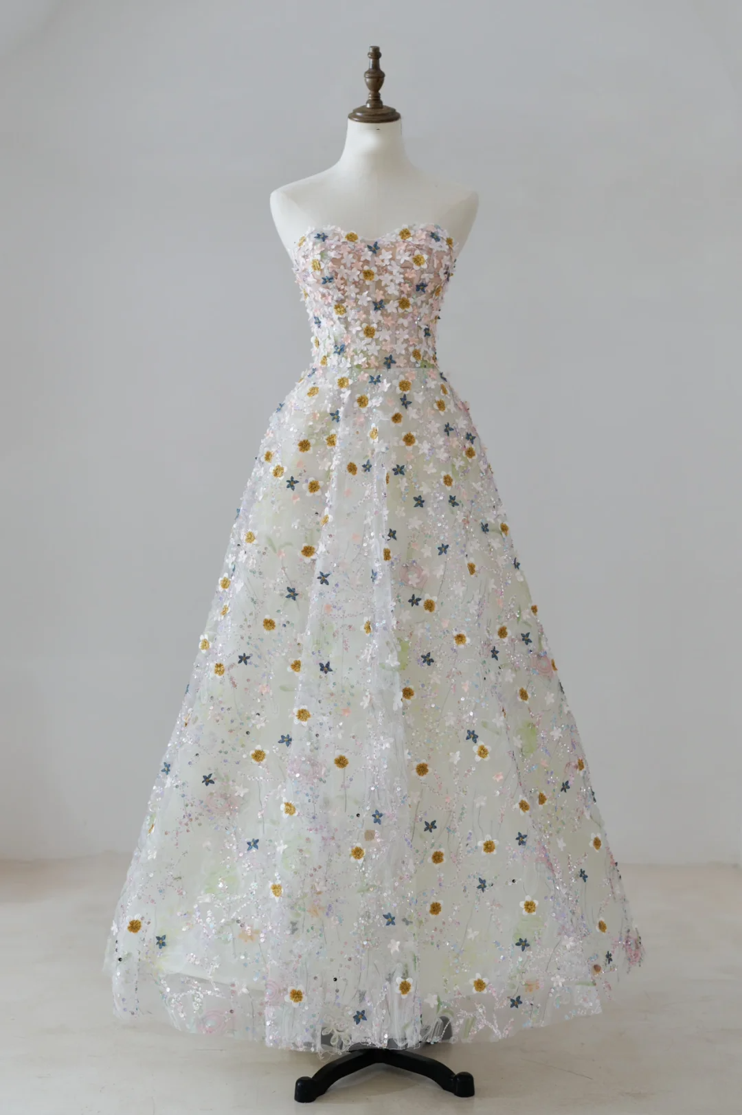 Unique Ball Gown Sweetheart White Sequin Flowers Long Prom Dresses Inspiration Party Dress 21st Birthday Outfit Graduation Dress RB1133