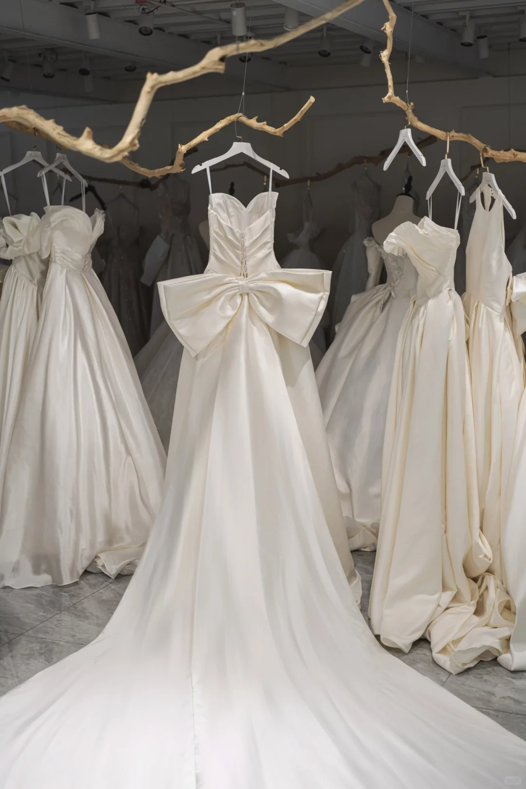 Modest Mermaid Sweetheart Satin Pleated Off White Wedding Dress With Bow Long Bridal Gown Wedding Gowns RB1211
