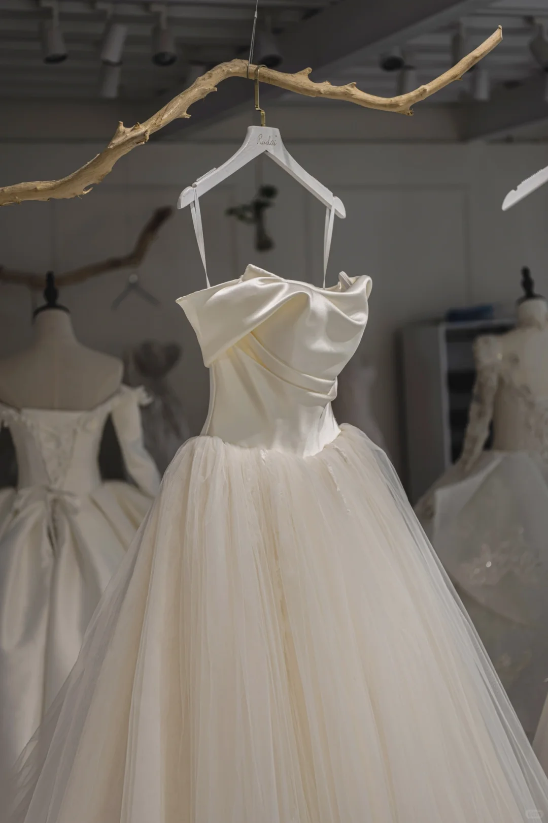 Charming Ball Gown Off The Shoulder Short Sleeves Fitted Lace Corset Wedding Dress Long Bridal Gown Wedding Dresses RB1212