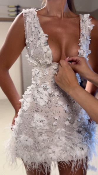 Sparkly Sheath V Neck White Feathers Beaded Wedding Dress Short Bridal Gown Wedding Dresses RB1568