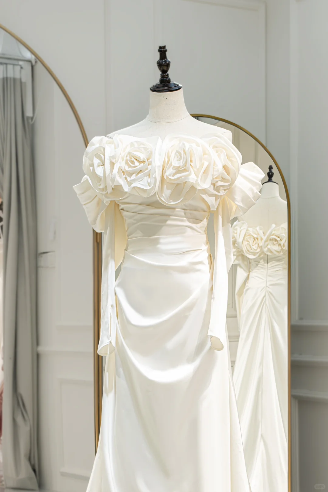 Romantic Mermaid Off The Shoulder Fitted Corset Long Sleeves White Satin Wedding Dress Long Bridal Gown Wedding Dresses RB1592