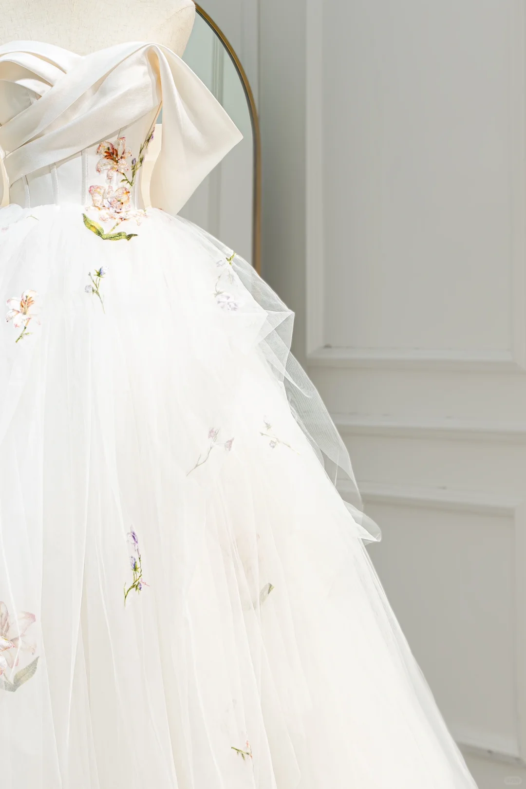 Stunning Ball Gown Off The Shoulder Fitted Corset Tulle Wedding Dress Long Bridal Gown White Wedding Gowns RB1593