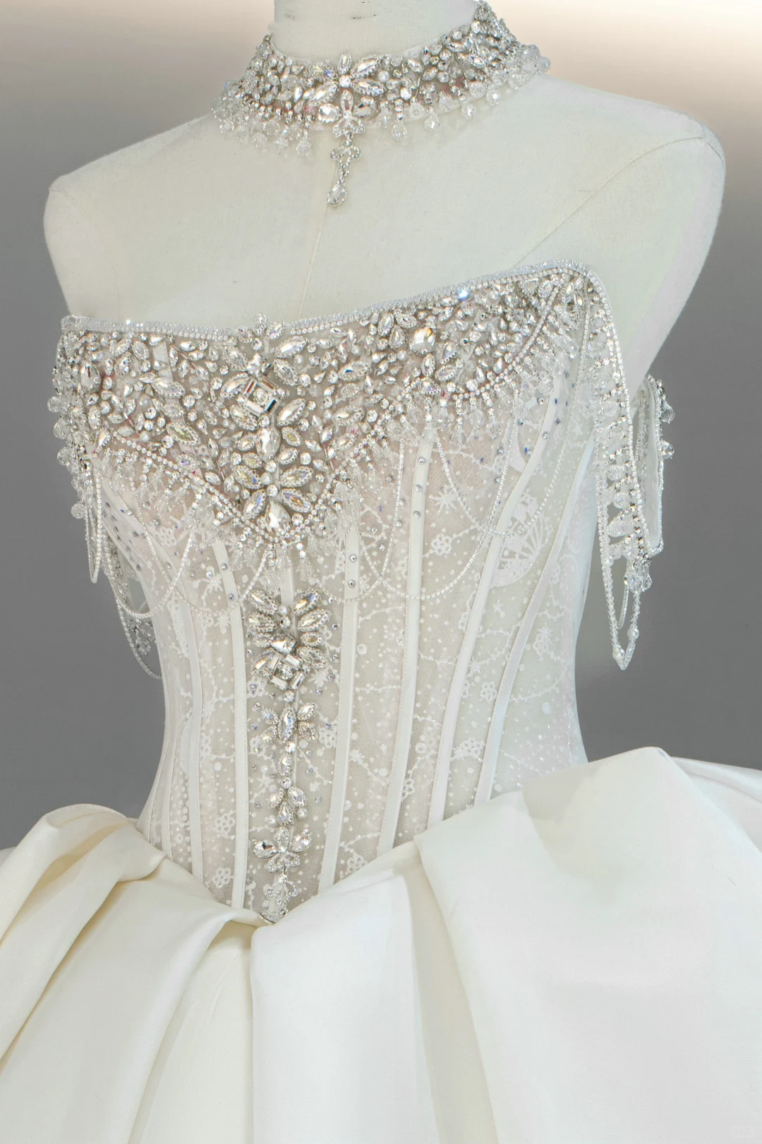 Stunning Ball Gown Strapless Fitted Corset Satin Wedding Dress Long Bridal Gown White Wedding Gowns RB1597