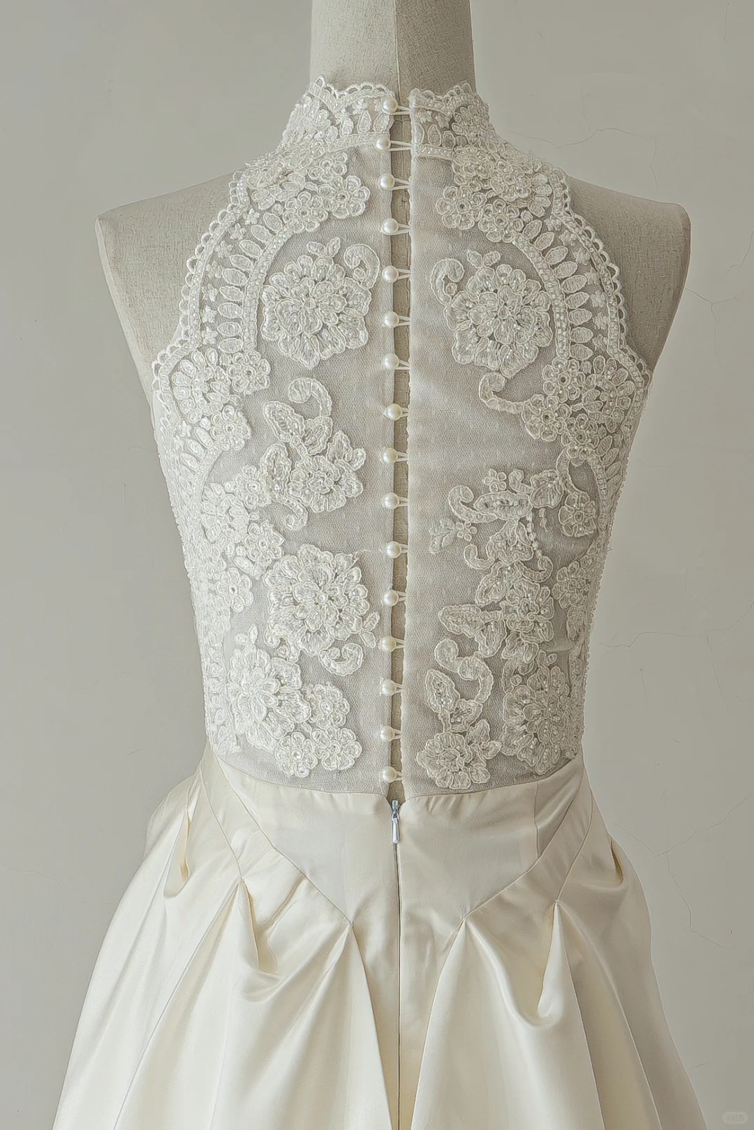 Simple A Line High Neck Sleeveless Lace Fitted Long Wedding Dress Bridal Gown Wedding Dresses RB1599