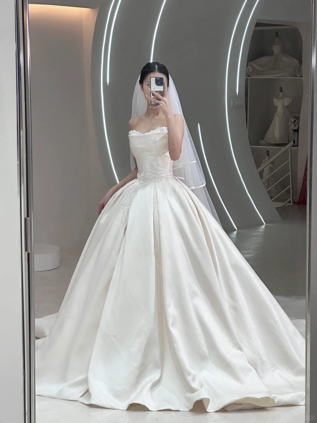 Unique Ball Gown Strapless Sleeveless Lace Fitted Long Wedding Dress Bridal Gown White Wedding Dresses RB1607