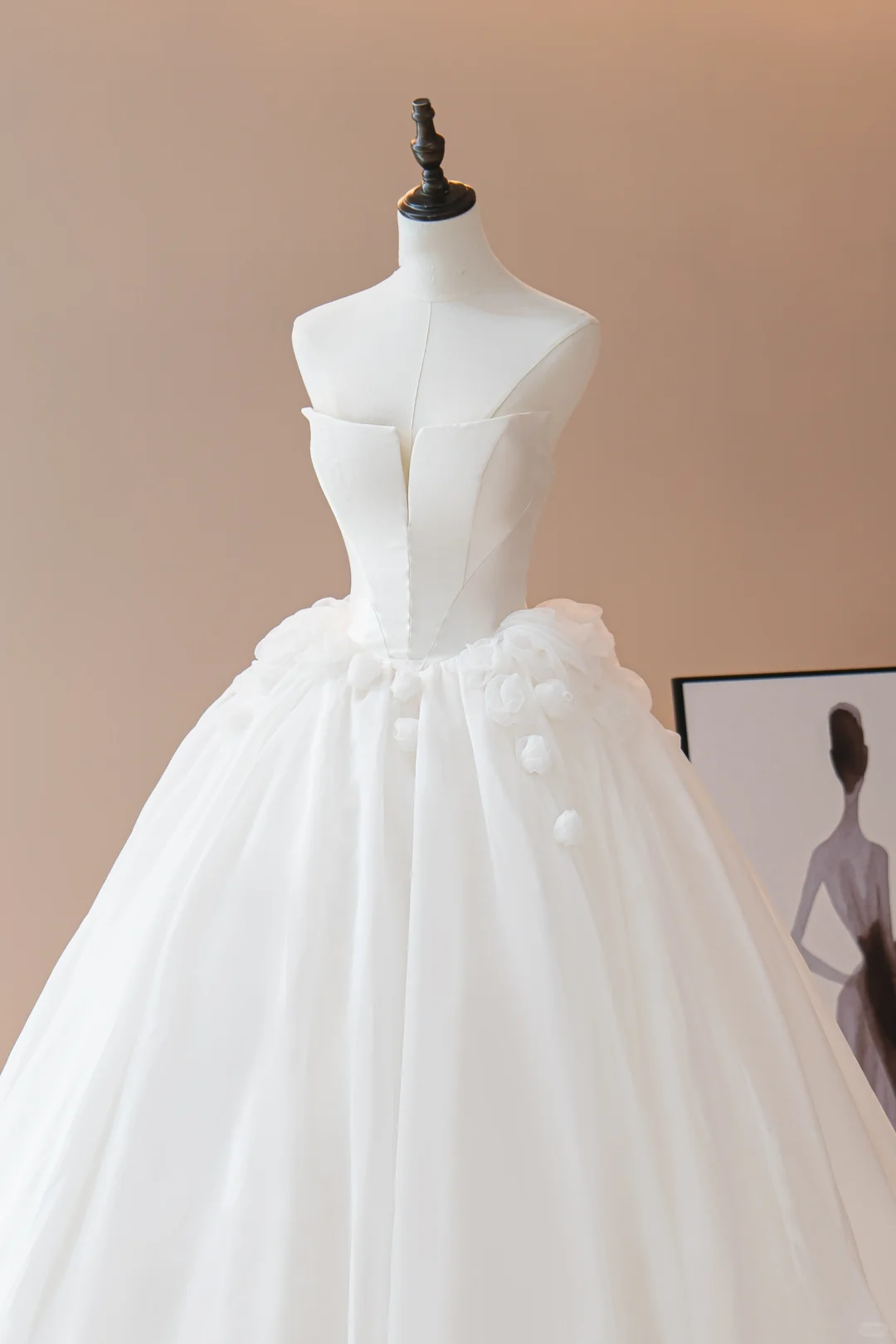 Princess Ball Gown Strapless Sleeveless Tulle Fitted Long Wedding Dress Bridal Gown White Wedding Dresses RB1608