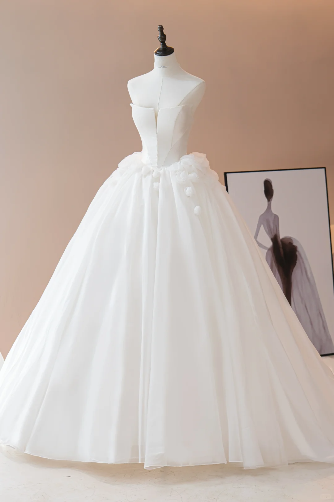 Princess Ball Gown Strapless Sleeveless Tulle Fitted Long Wedding Dress Bridal Gown White Wedding Dresses RB1608