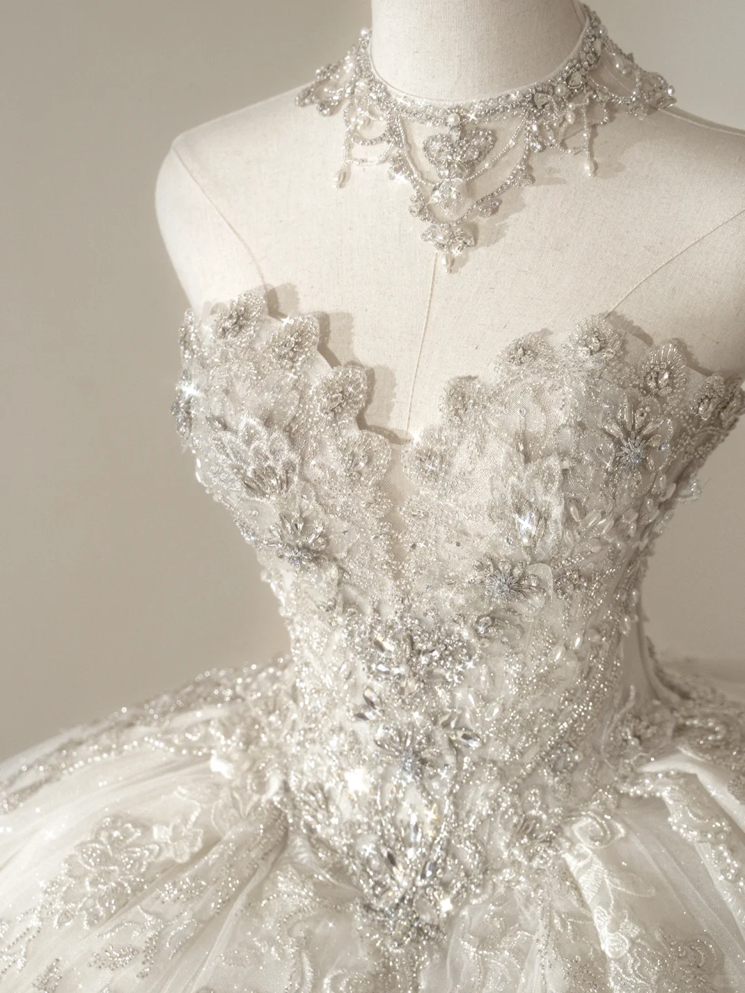 Princess Ball Gown Sweetheart Sleeveless Tulle Fitted Corset Long Wedding Dress Bridal Gown White Wedding Dresses RB1902