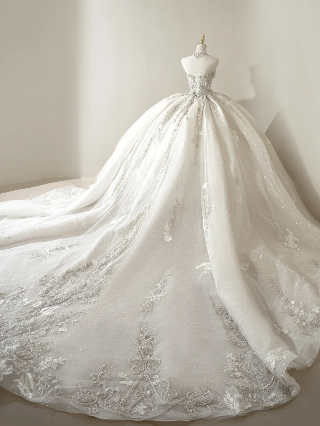 Princess Ball Gown Sweetheart Sleeveless Tulle Fitted Corset Long Wedding Dress Bridal Gown White Wedding Dresses RB1902