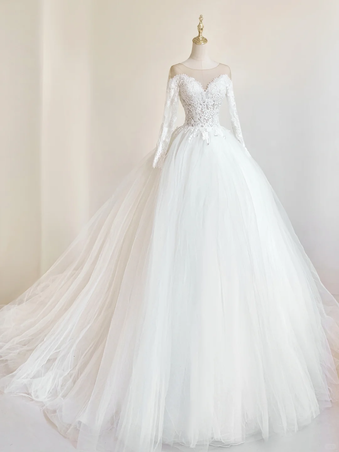 Princess Ball Gown Sweetheart Long Sleeve Lace Tulle Fitted Corset Long Wedding Dress Bridal Gown White Wedding Dresses RB1910