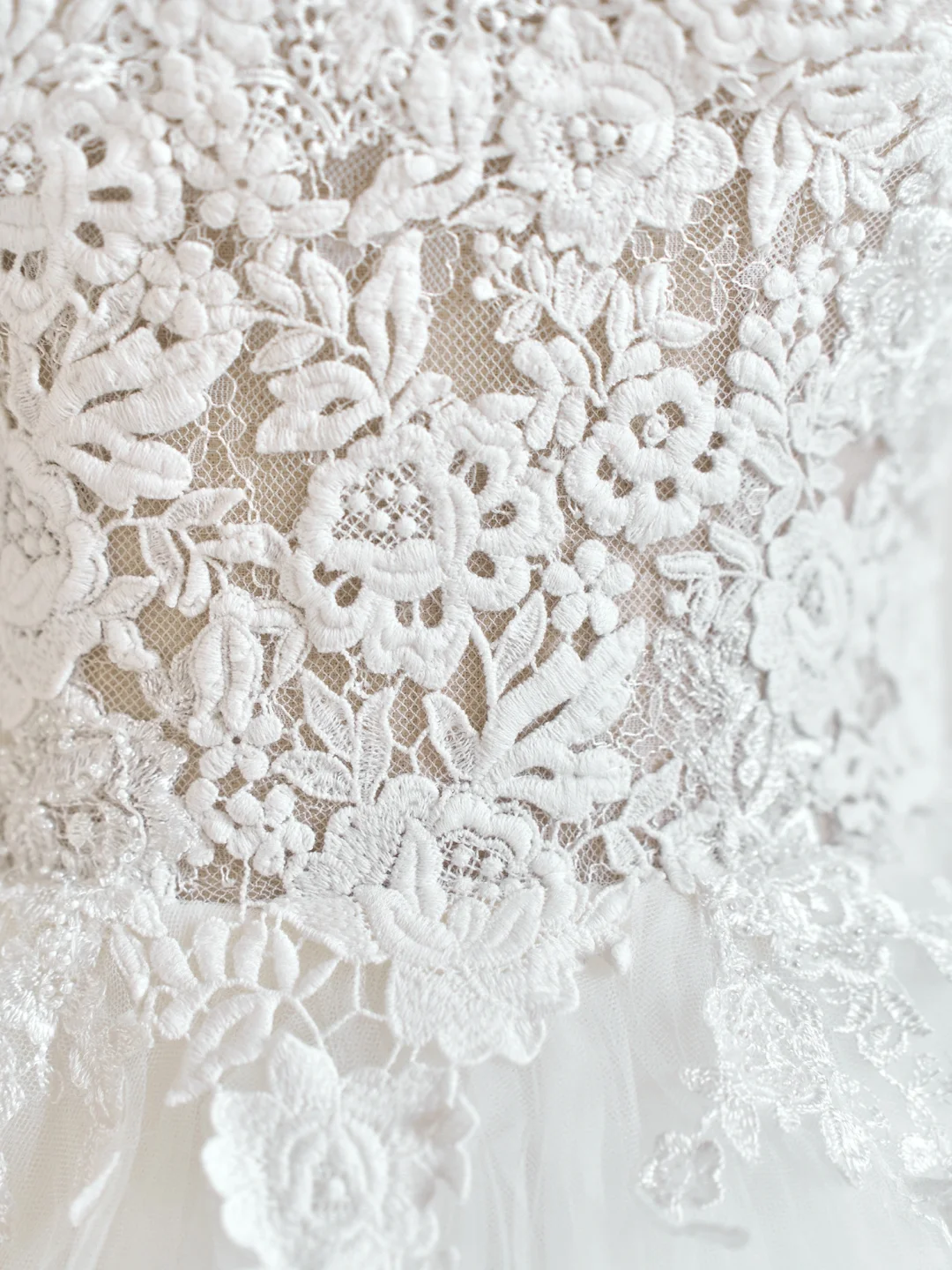 Princess Ball Gown Sweetheart Long Sleeve Lace Tulle Fitted Corset Long Wedding Dress Bridal Gown White Wedding Dresses RB1910