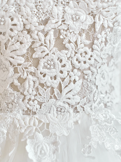 Princess Ball Gown Sweetheart Long Sleeve Lace Tulle Fitted Corset Long Wedding Dress Bridal Gown White Wedding Dresses RB1910
