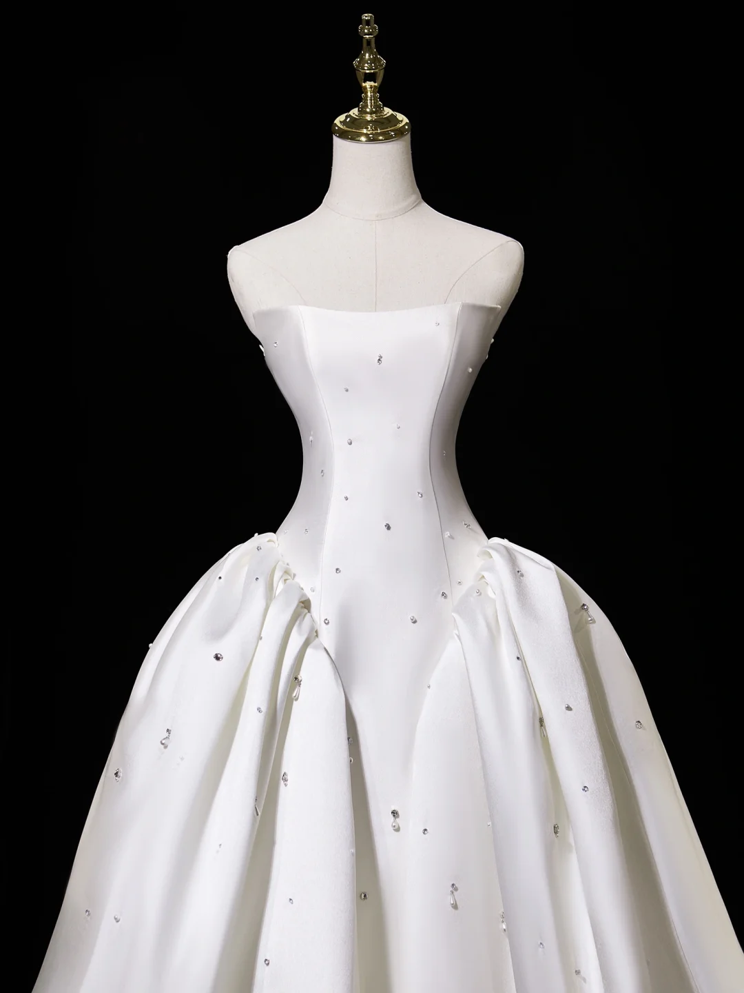 Princess Ball Gown Strapless Sleeveless Satin Fitted Corset Long Wedding Dress Bride Gowns White Wedding Dresses RB1945