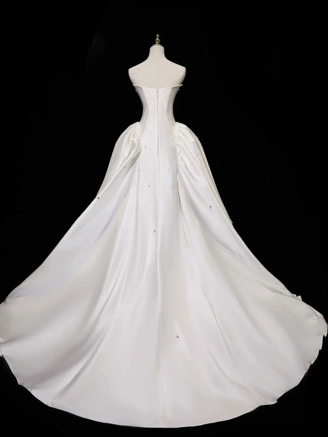Princess Ball Gown Strapless Sleeveless Satin Fitted Corset Long Wedding Dress Bride Gowns White Wedding Dresses RB1945