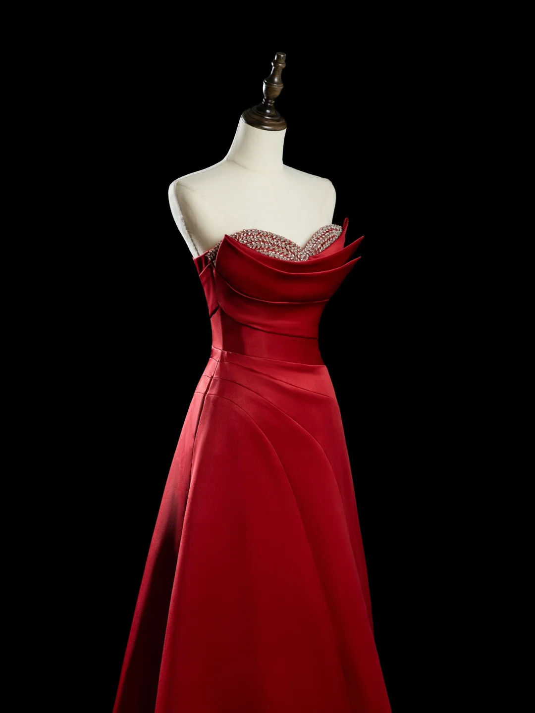 Chic Ball Gown Sweetheart Red Satin Beads Senior Aesthetic Prom Dresses Prom Gowns Formal Outfits Graduation Dress RB1946