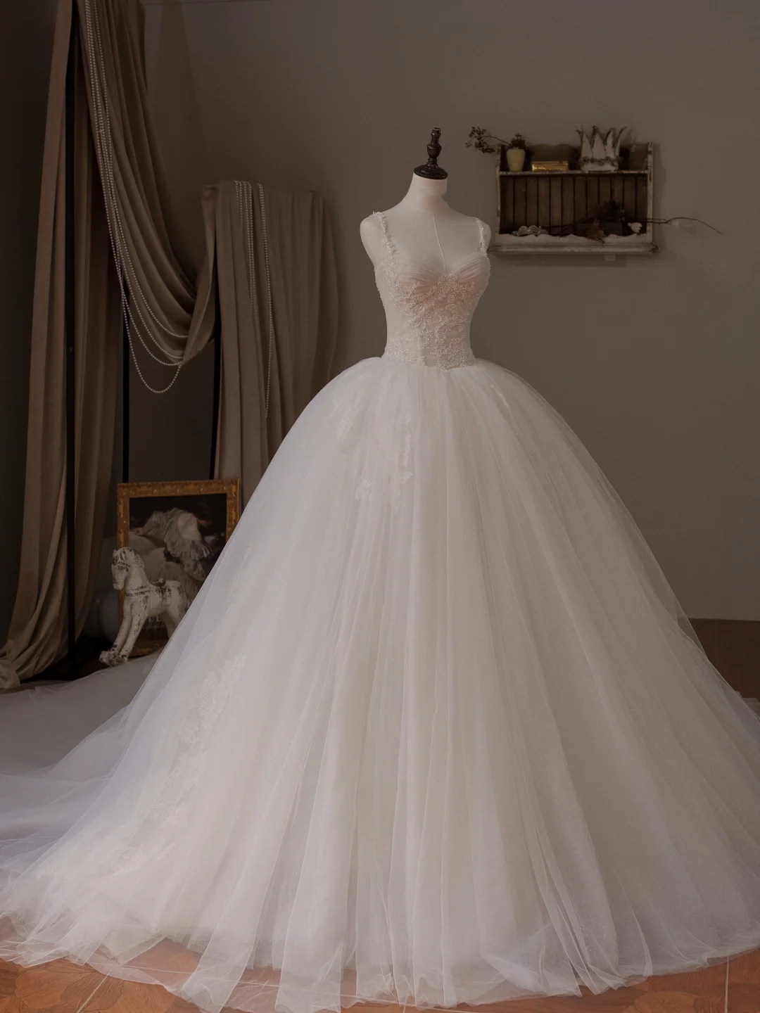 Princess Ball Gown Spaghetti Straps Sleeveless Tulle Fitted Corset Long Wedding Dress Bride Gowns White Wedding Dresses RB2022