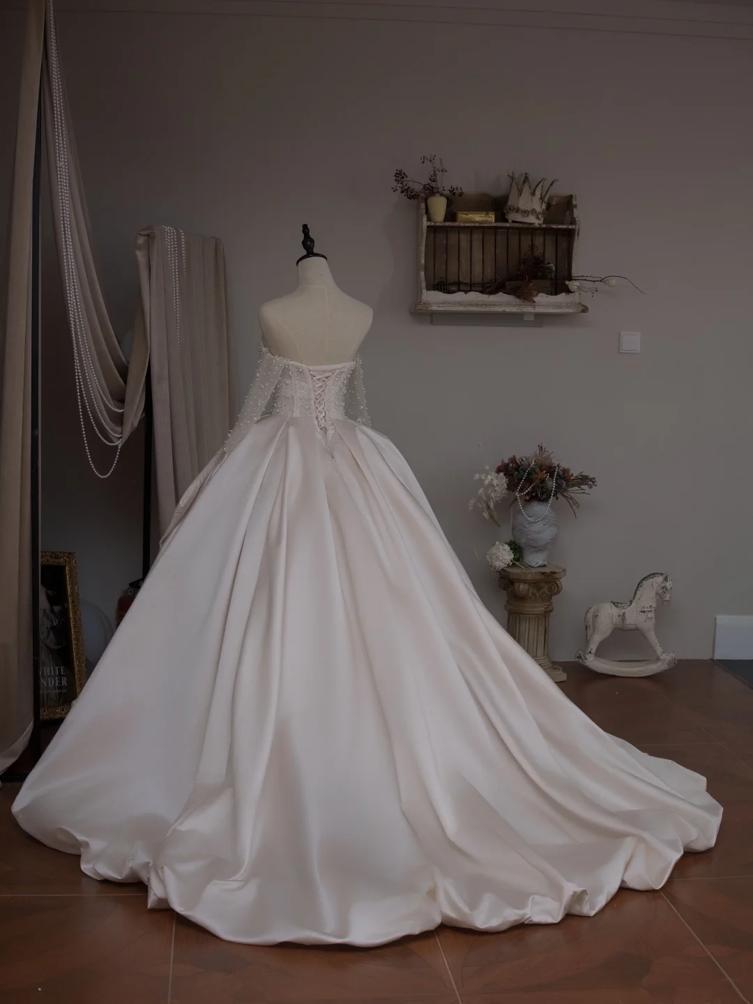 Princess Ball Gown Off The Shoulder Long Sleeve Satin Fitted Corset Long Wedding Dress Bride Gowns White Wedding Dresses RB2025