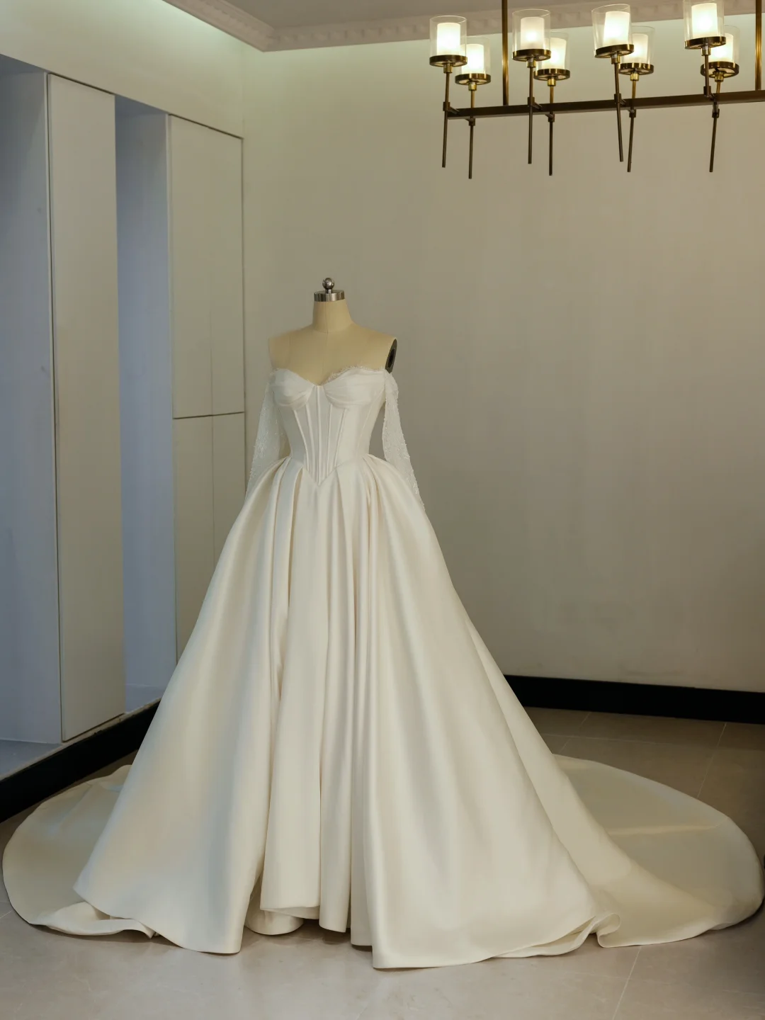 Princess Ball Gown Sweetheart Sleeveless Satin Fitted Corset Long Wedding Dress Bride Gowns White Wedding Dresses RB2030
