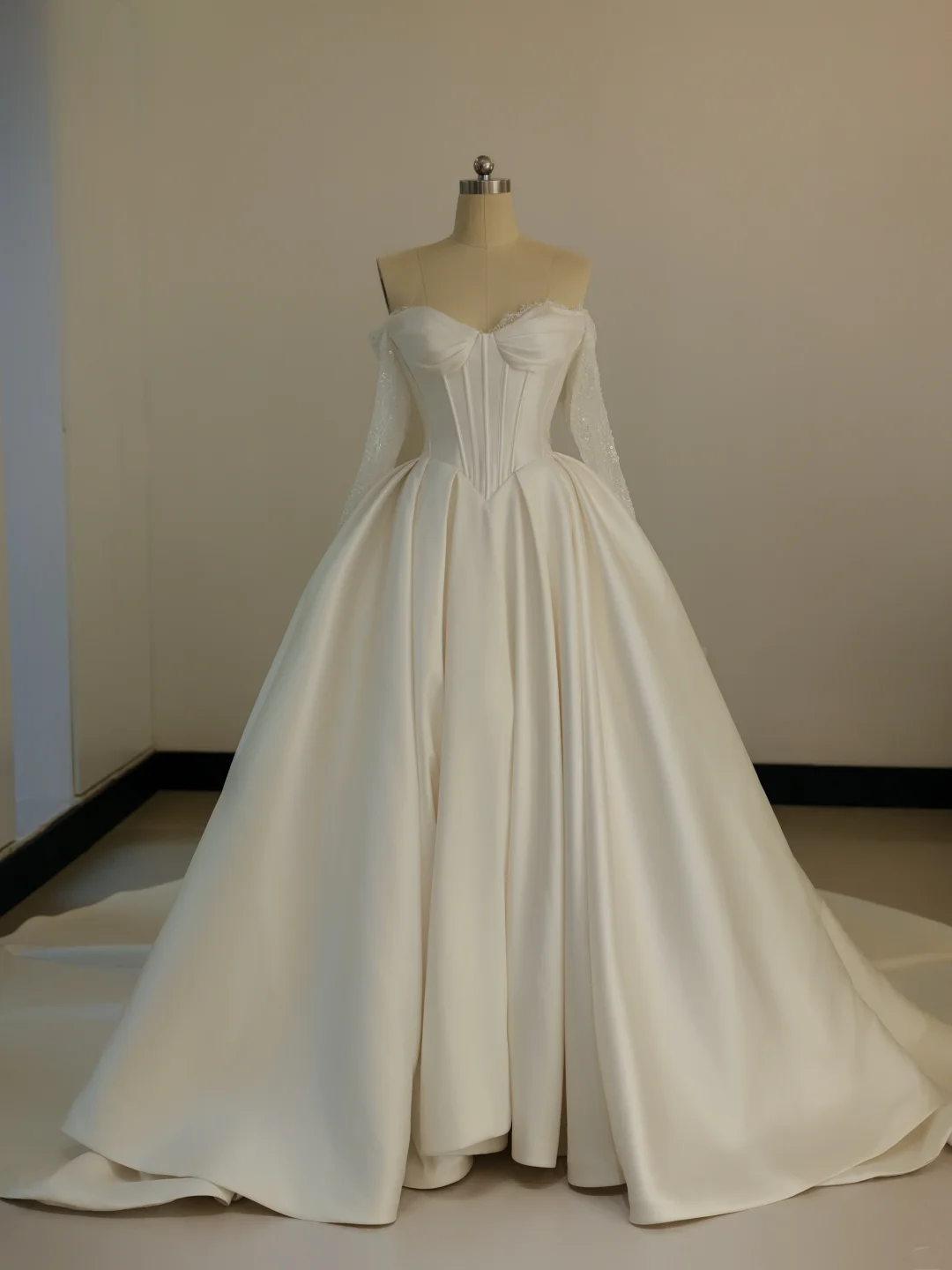 Princess Ball Gown Sweetheart Sleeveless Satin Fitted Corset Long Wedding Dress Bride Gowns White Wedding Dresses RB2030