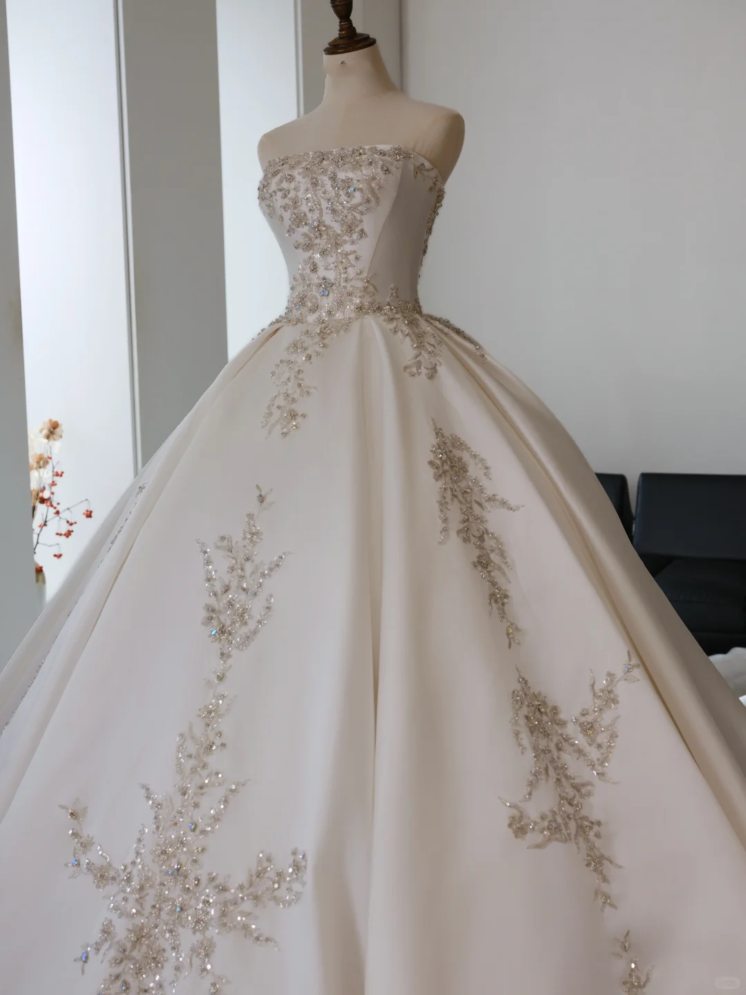 Princess Ball Gown Strapless Sleeveless Satin Fitted Corset Long Wedding Dress Bride Gowns Lace Wedding Dresses RB2031