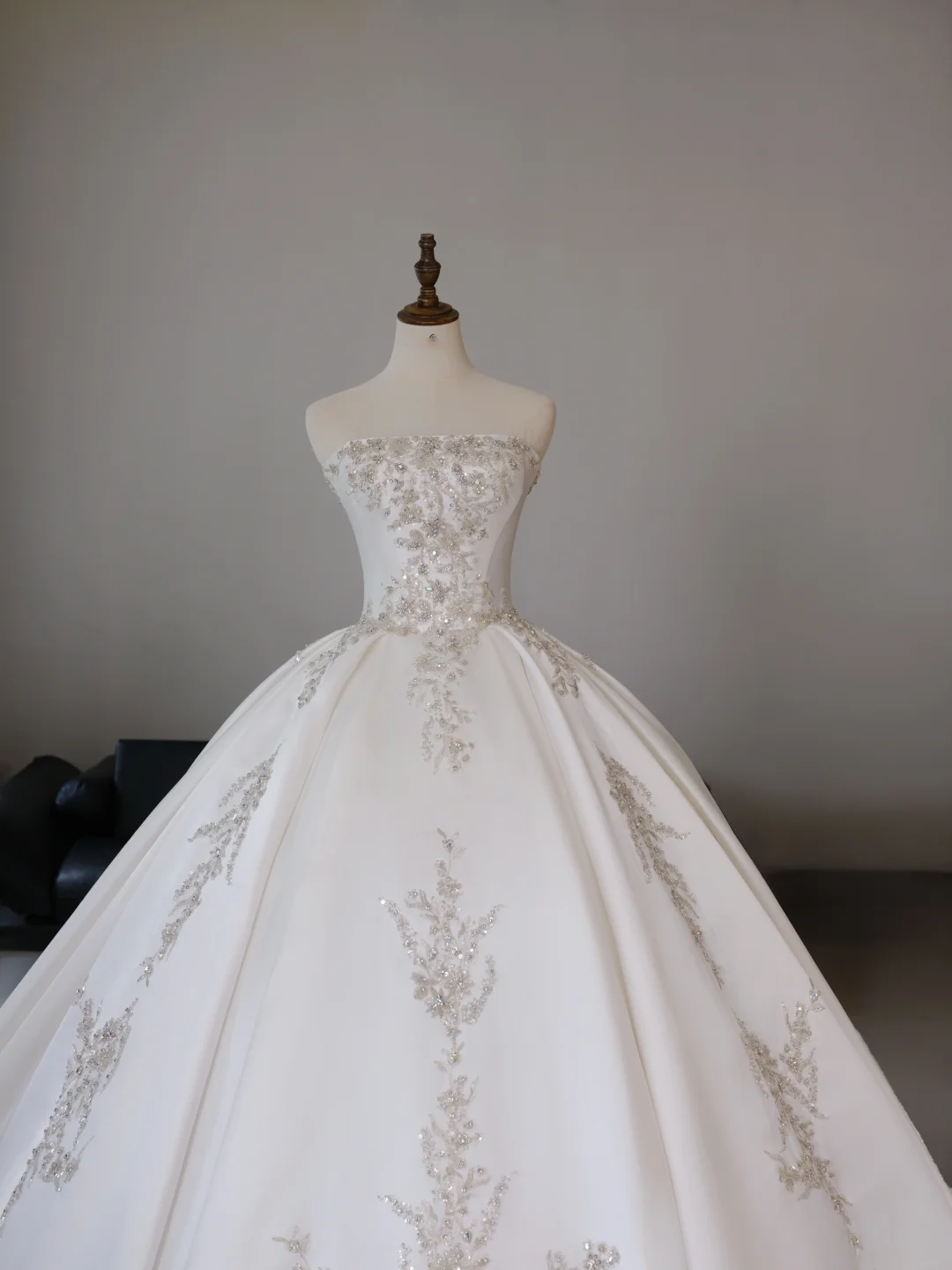 Princess Ball Gown Strapless Sleeveless Satin Fitted Corset Long Wedding Dress Bride Gowns Lace Wedding Dresses RB2031