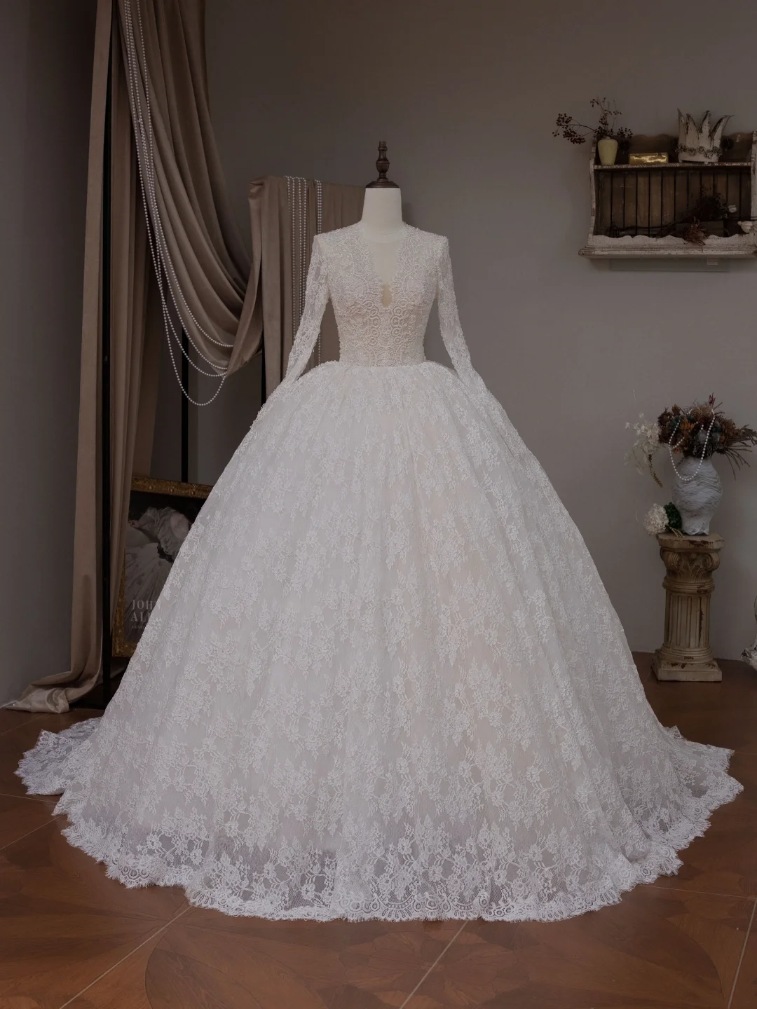 Simple Ball Gown V Neck Long Sleeve Lace Fitted Corset Long Wedding Dress Bride Gowns White Wedding Dresses RB2039