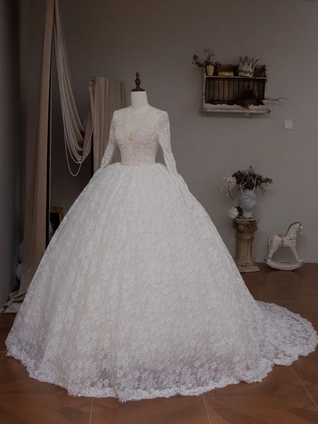 Simple Ball Gown V Neck Long Sleeve Lace Fitted Corset Long Wedding Dress Bride Gowns White Wedding Dresses RB2039