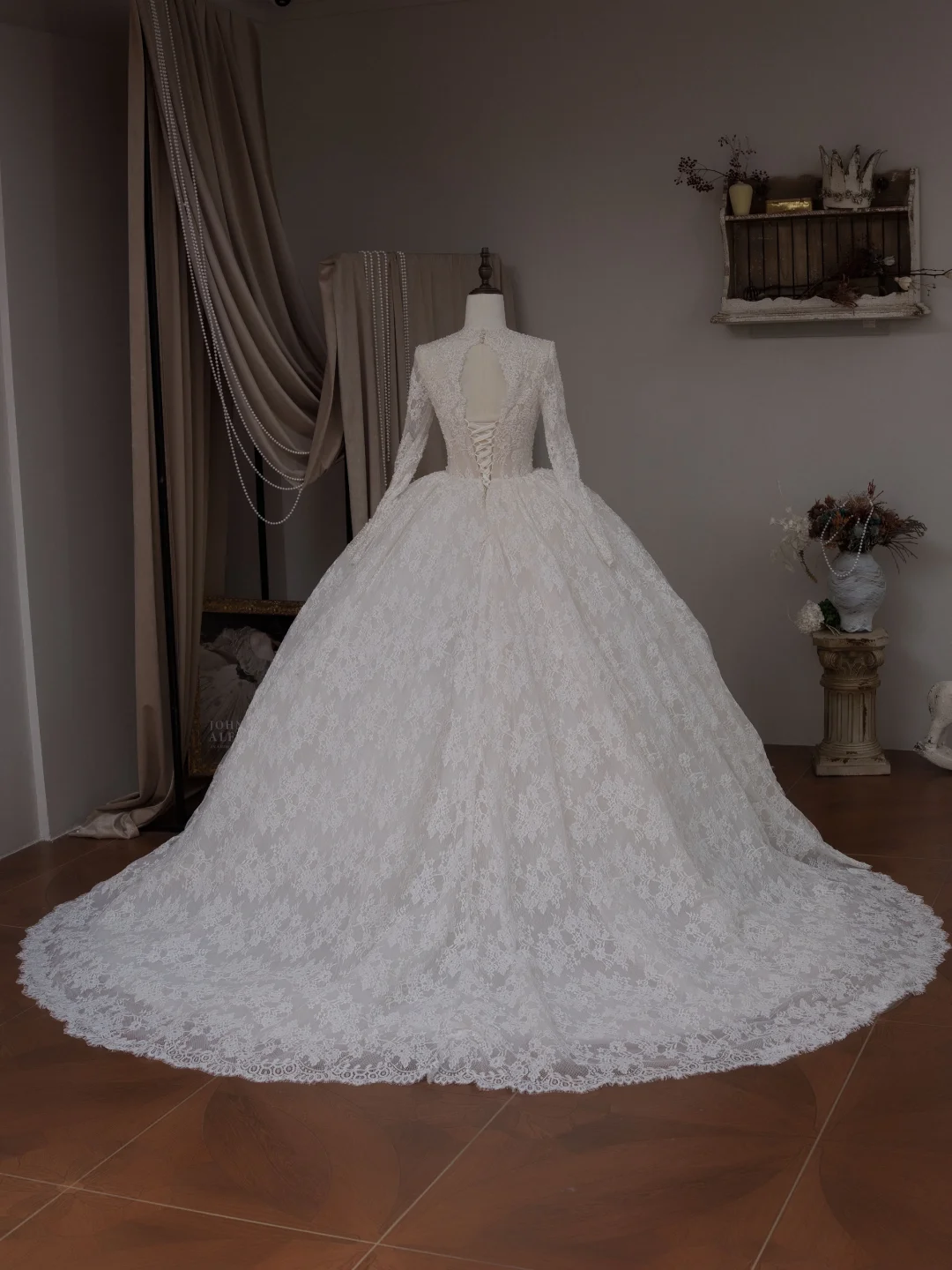 Simple Ball Gown V Neck Long Sleeve Lace Fitted Corset Long Wedding Dress Bride Gowns White Wedding Dresses RB2039