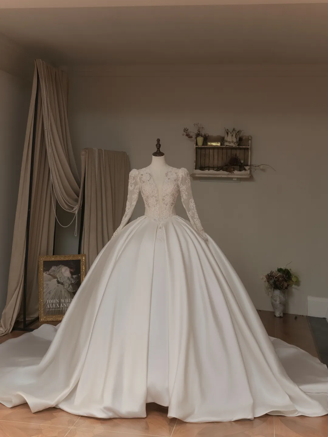 Unique Ball Gown V Neck Long Sleeve Lace Fitted Corset Long Wedding Dress Bride Gowns White Wedding Dresses RB2040