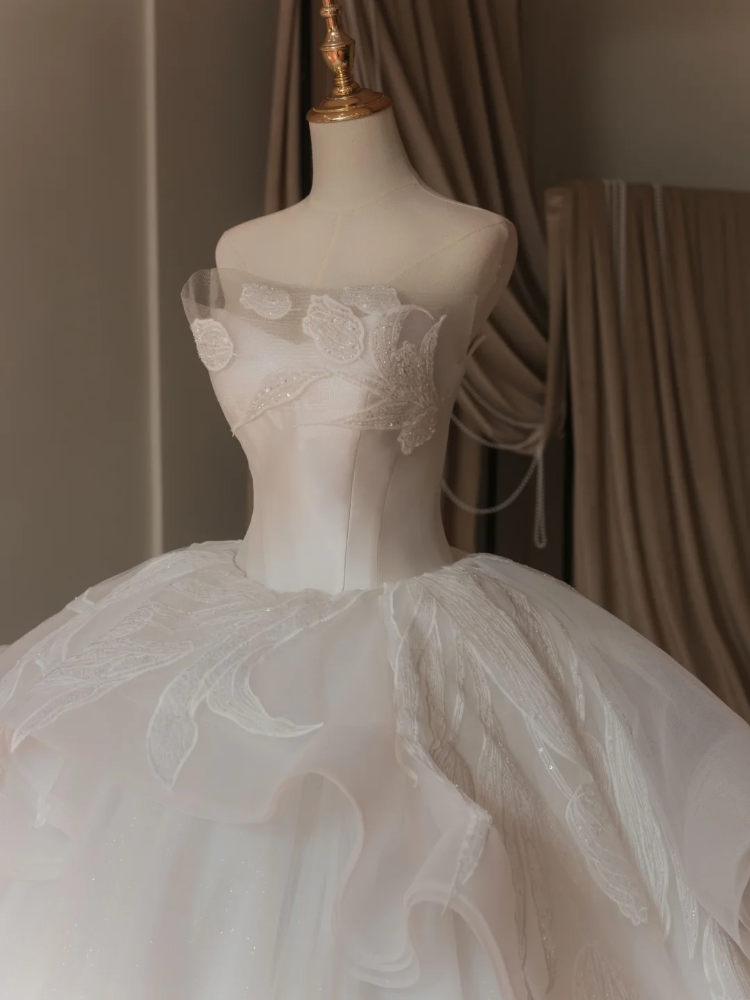 Ethereal Ball Gown Strapless Sleeveless Tulle Fitted Corset Long Wedding Dress Bride Gowns Lace Wedding Dresses RB2041