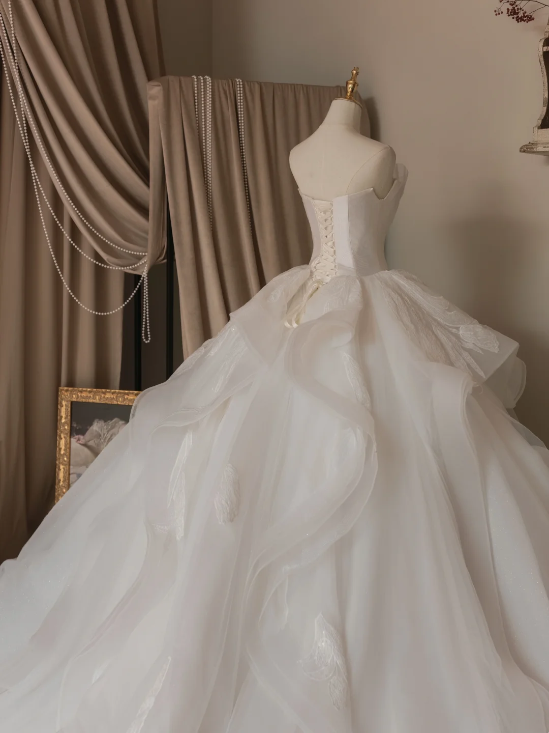 Ethereal Ball Gown Strapless Sleeveless Tulle Fitted Corset Long Wedding Dress Bride Gowns Lace Wedding Dresses RB2041