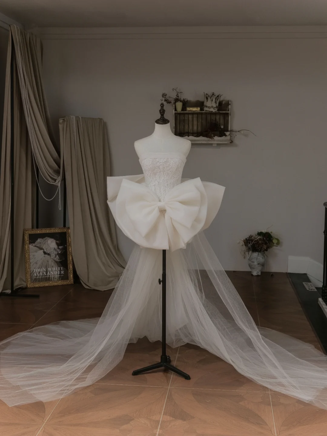 Simple Ball Gown Strapless Boho Fitted Corset White Short Lace Wedding Dress Bride Gowns Summer Wedding Dresses RB2045