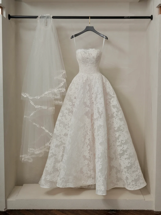 Ethereal Ball Gown Strapless Sleeveless Lace Fitted Corset Long Wedding Dress Bride Gowns Lace Wedding Dresses RB2050