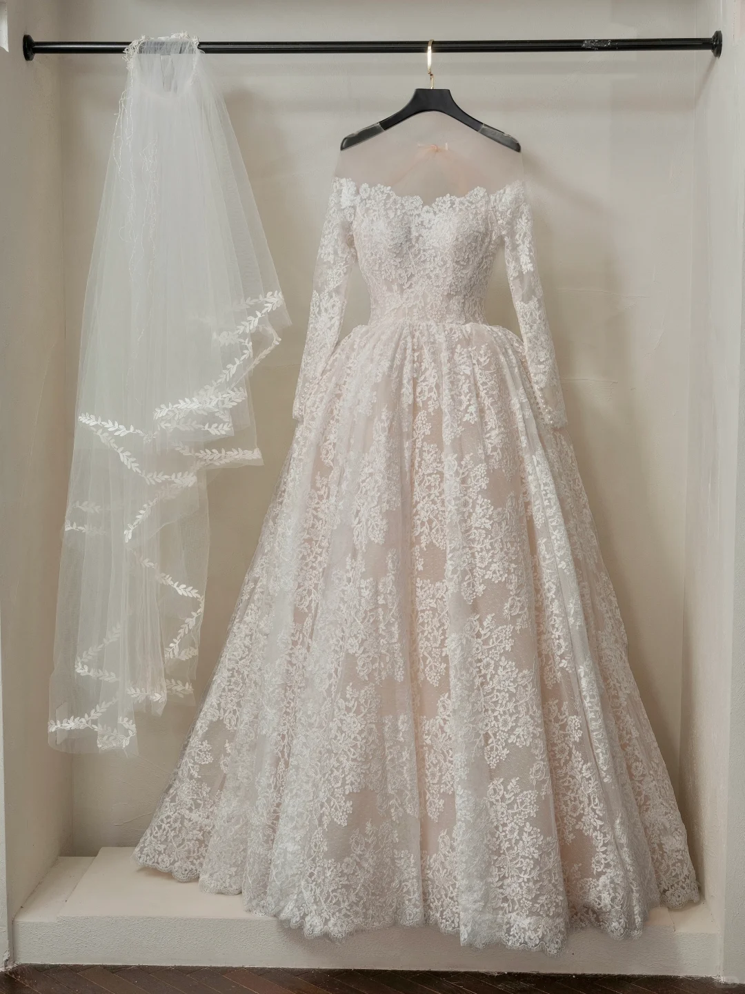 Ethereal Ball Gown Off The Shoulder Lace Fitted Corset Long Sleeves Wedding Dress Bride Gowns Wedding Dresses RB2055